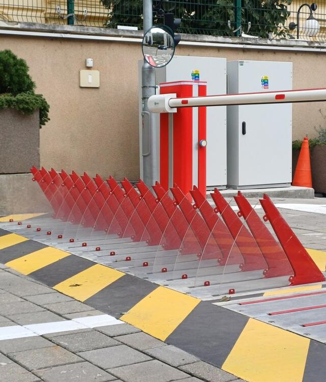 Nice road spike/spear barrier kit 5.4m - representative automated road-spike barrier image