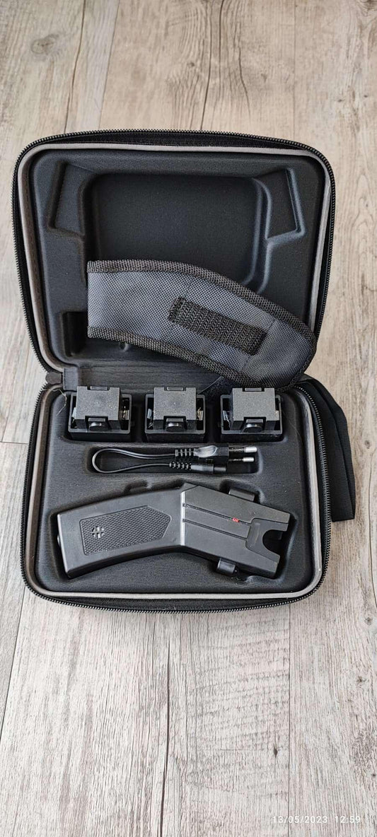 80KV STUN GUN LAUNCHER W/ 3X CARTRIDGES - NeonSales {{ shop.shopifyCountryName }}