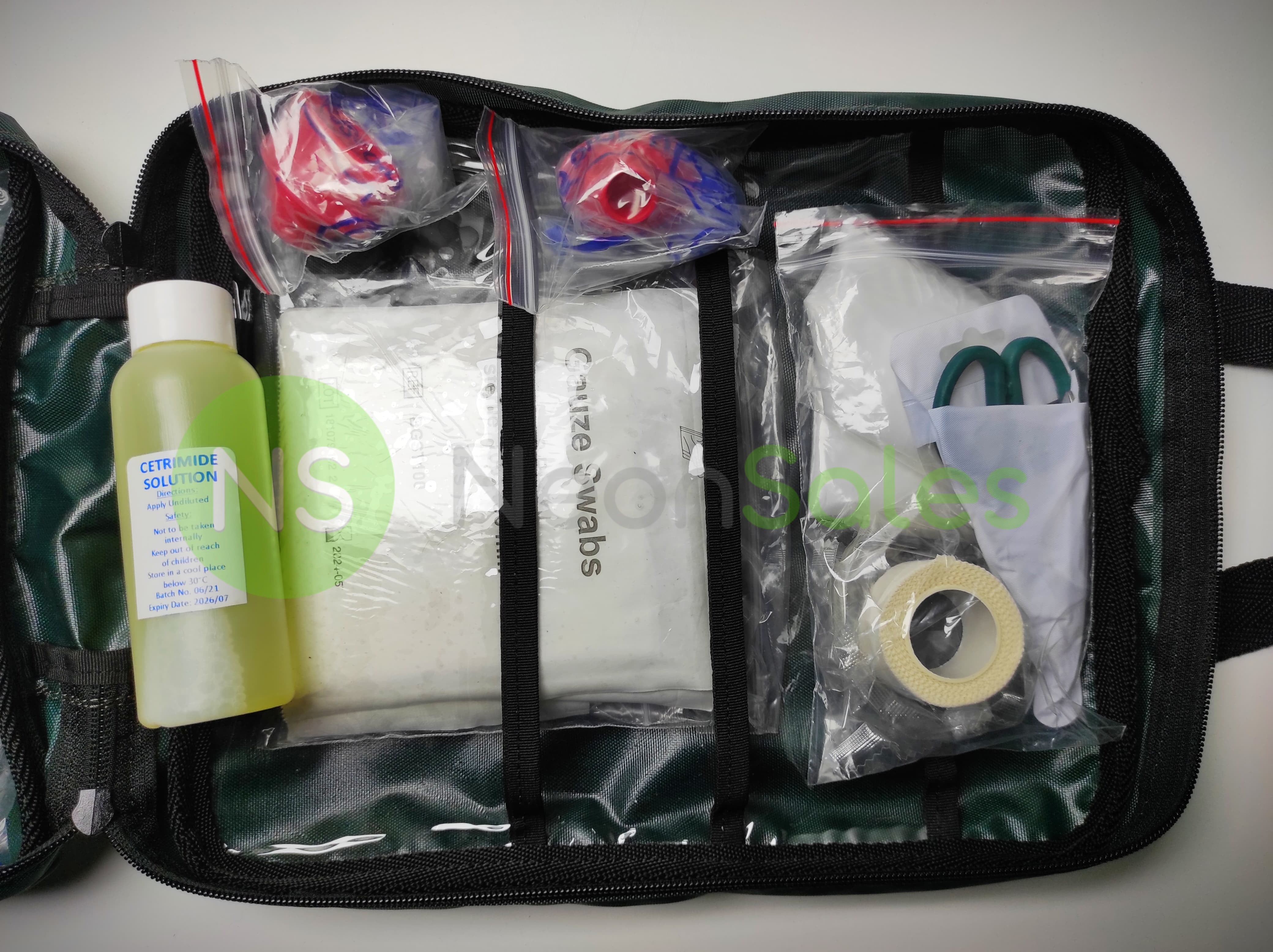VEHICLE FIRST AID KIT, PREPACKED IN BAG
