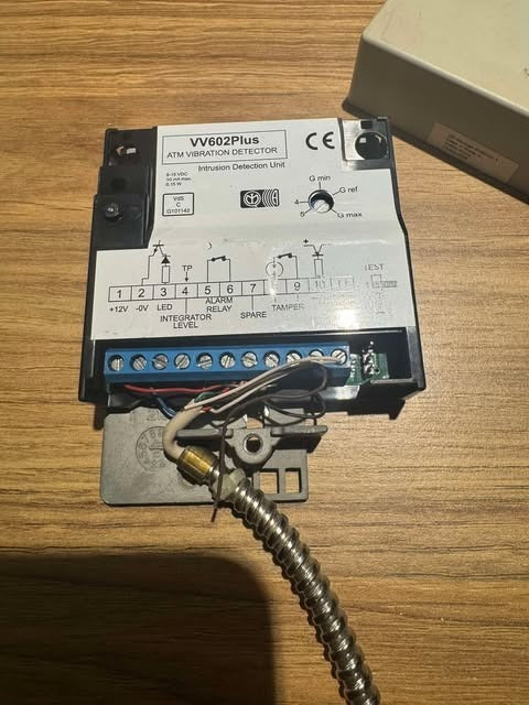 Aritech VV602Plus ATM and night safe seismic detector - installed detector view