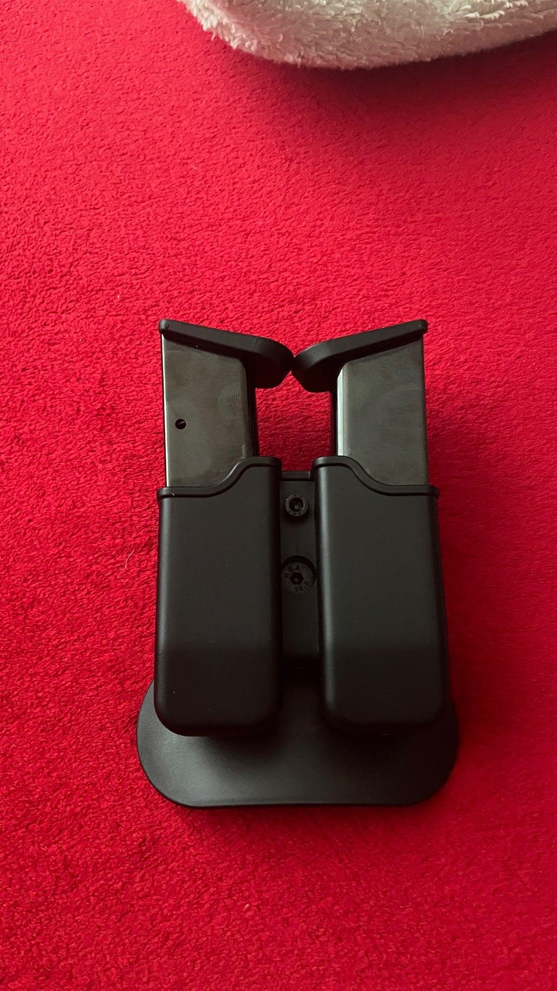 HARDSHELL DUAL MAGAZINE HOLDER W/ PADDLE - NeonSales {{ shop.shopifyCountryName }}