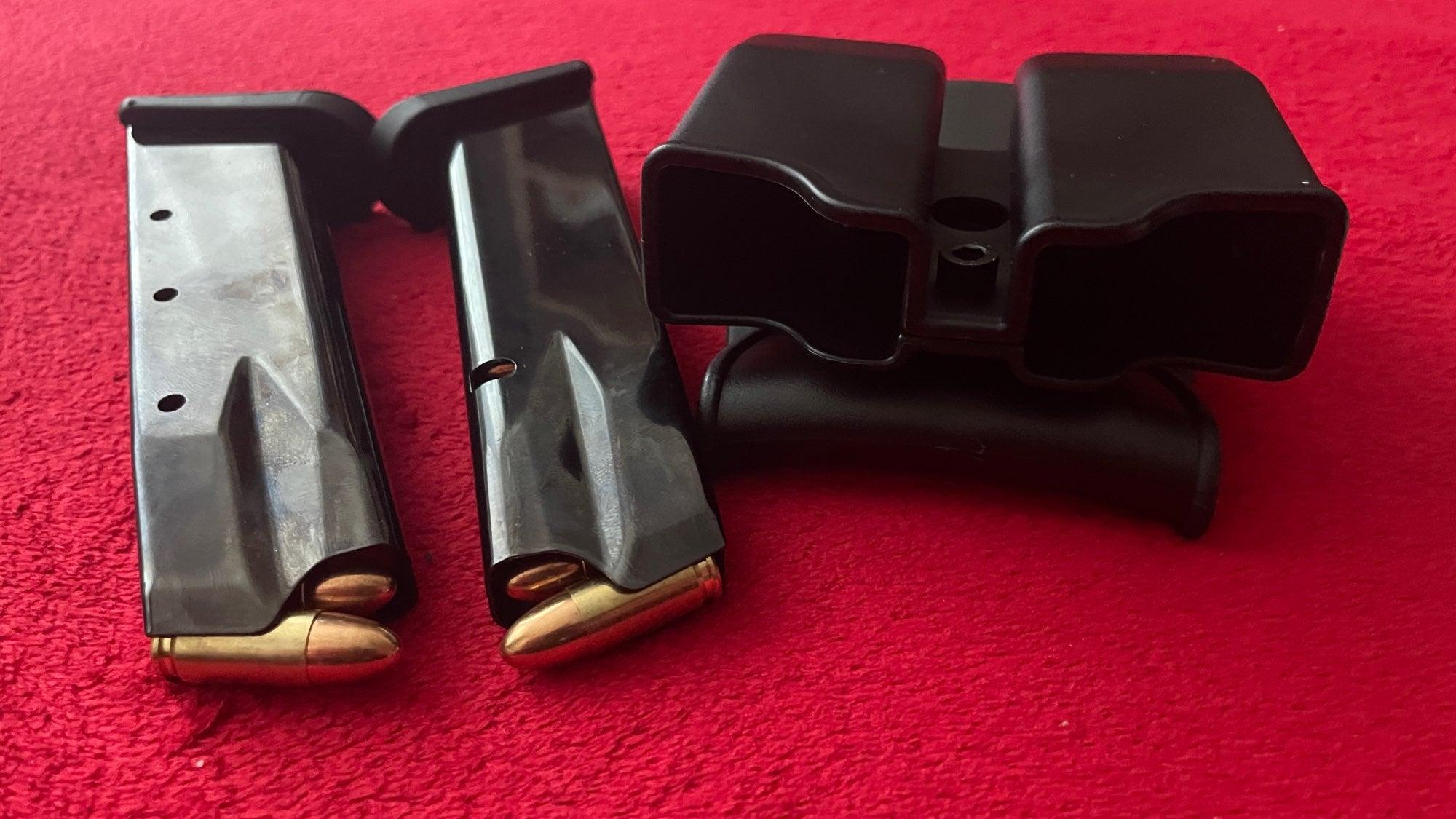 HARDSHELL DUAL MAGAZINE HOLDER W/ PADDLE - NeonSales {{ shop.shopifyCountryName }}