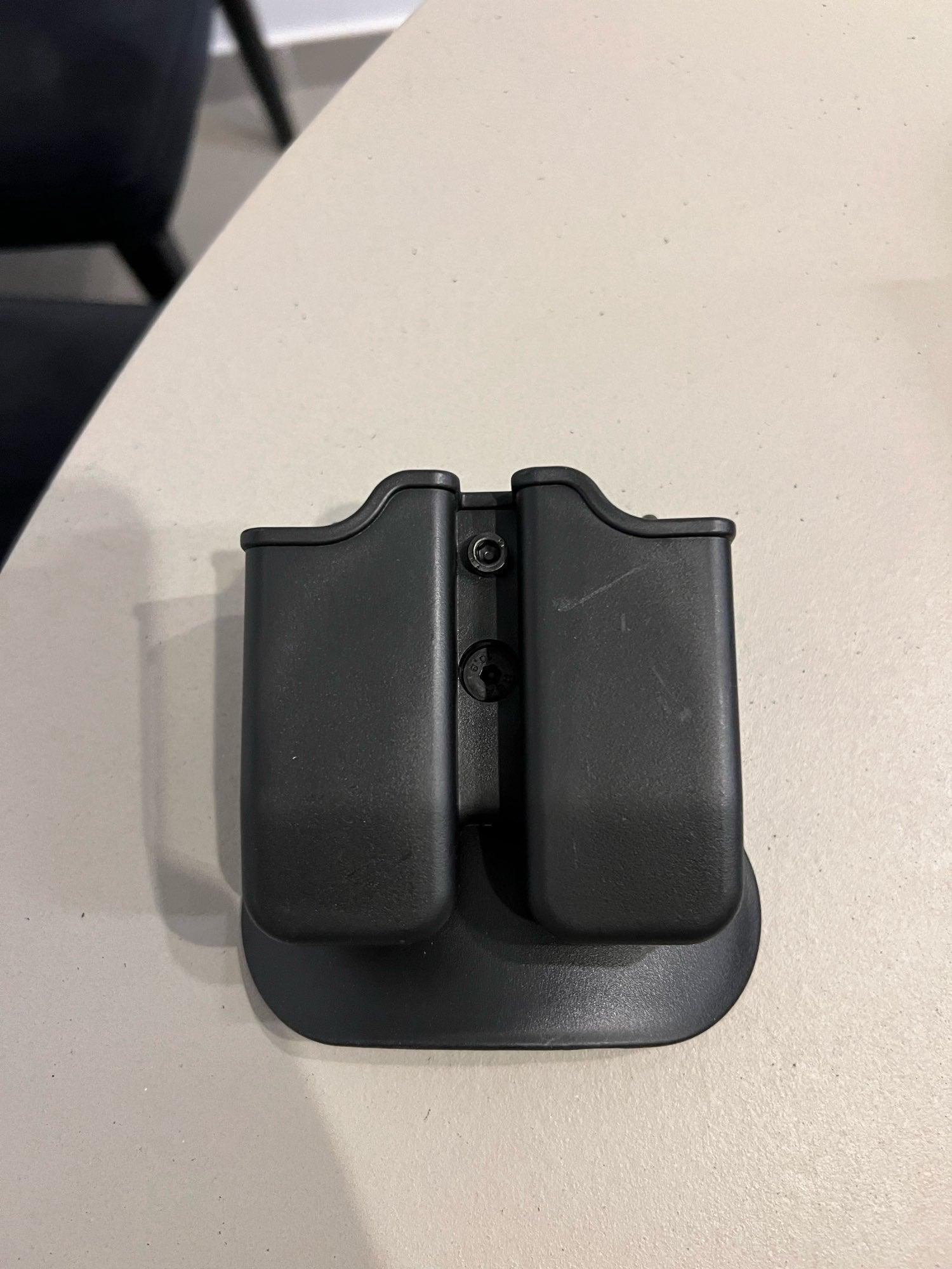 HARDSHELL DUAL MAGAZINE HOLDER W/ PADDLE - NeonSales {{ shop.shopifyCountryName }}