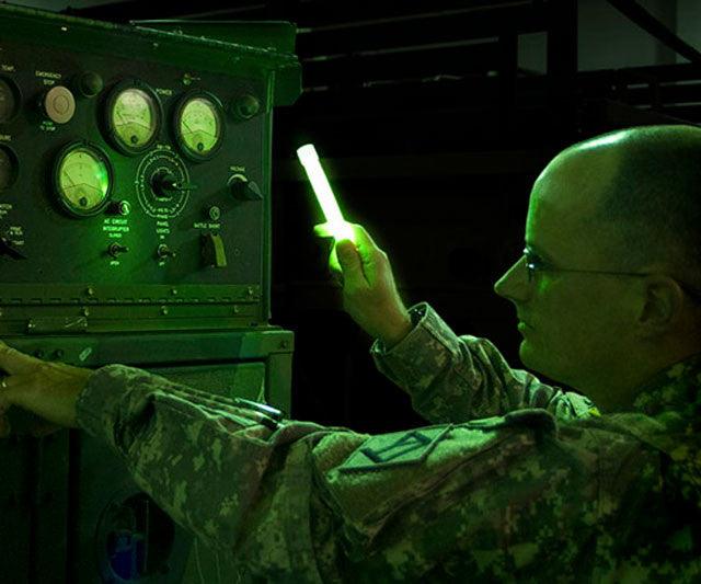 CYALUME SNAPLIGHT 6'' GREEN SAFETY LIGHT - NeonSales {{ shop.shopifyCountryName }}
