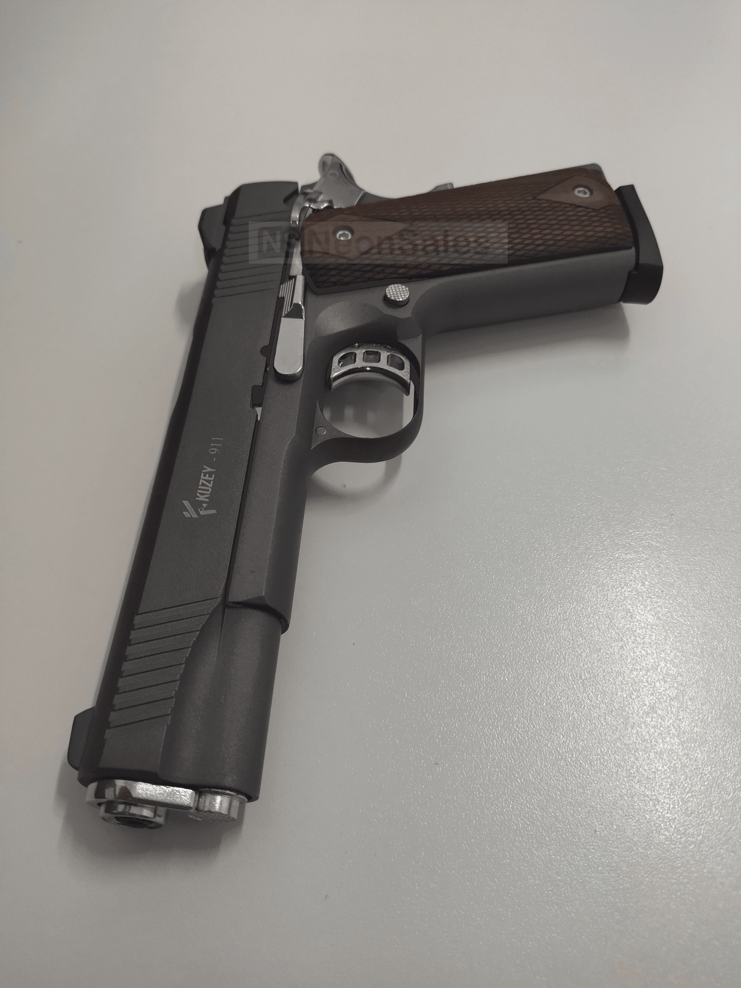 KUZEY 911 BLANK GUN - SMOKED W/ WALNUT GRIPS - NeonSales {{ shop.shopifyCountryName }}