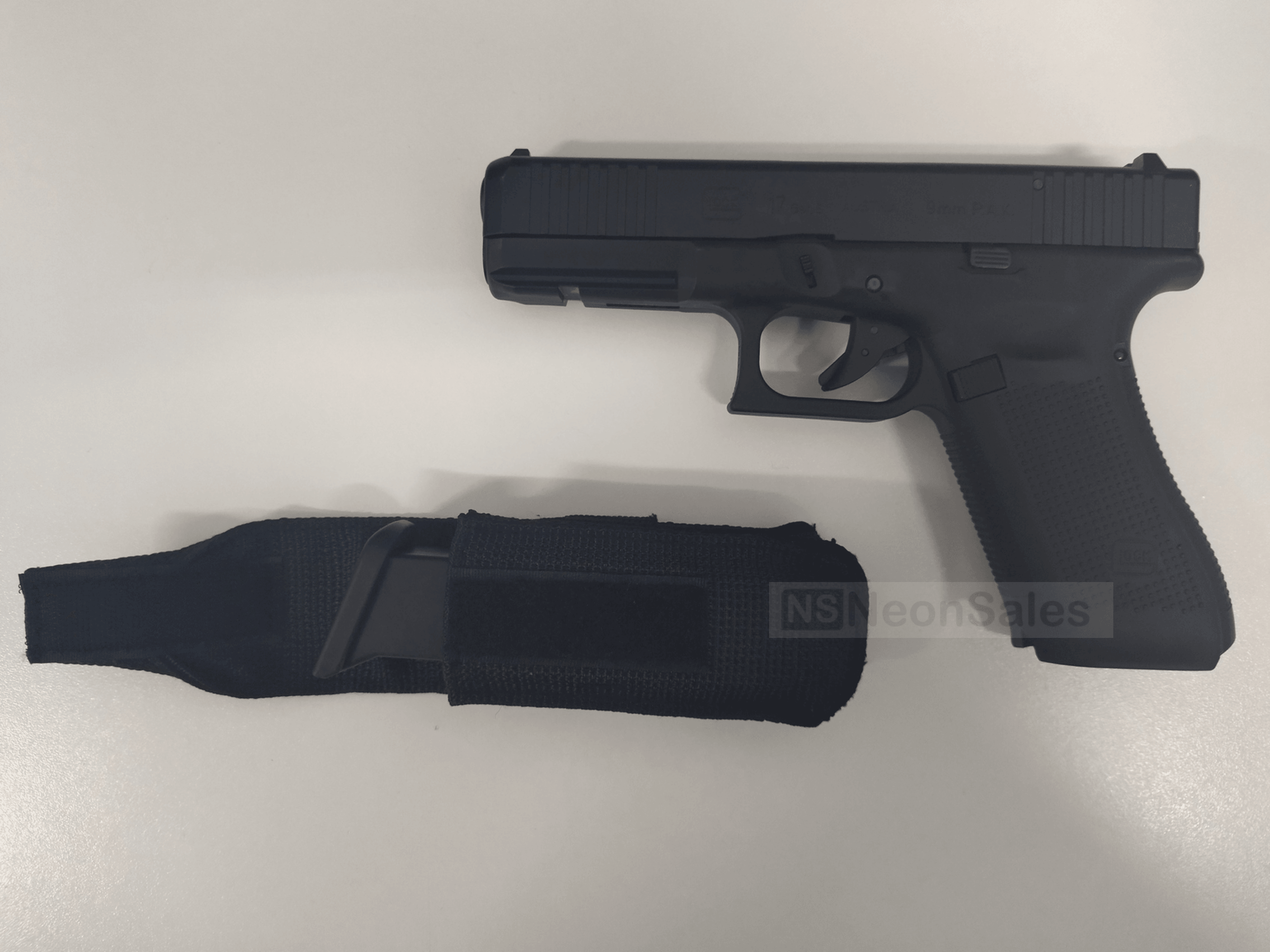 MAVERICK 17 RD DBL STACK PISTOL MAG. POUCH - MOLLE - NeonSales {{ shop.shopifyCountryName }}