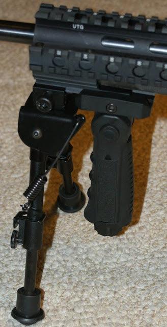 UTG 5 POSITION FOLDABLE FOREGRIP - RB-FGRP170B - NeonSales {{ shop.shopifyCountryName }}